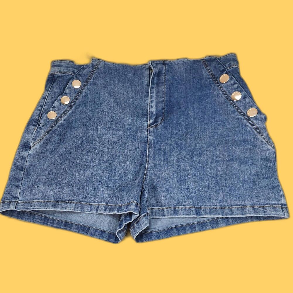 bebe Women's Nautical Theme Shorts With Gold Buttons Size XL